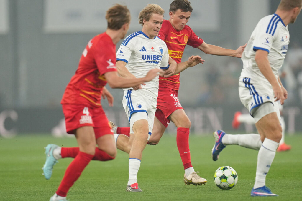 Mads Emil Madsen på bolden mod FC Nordsjælland.