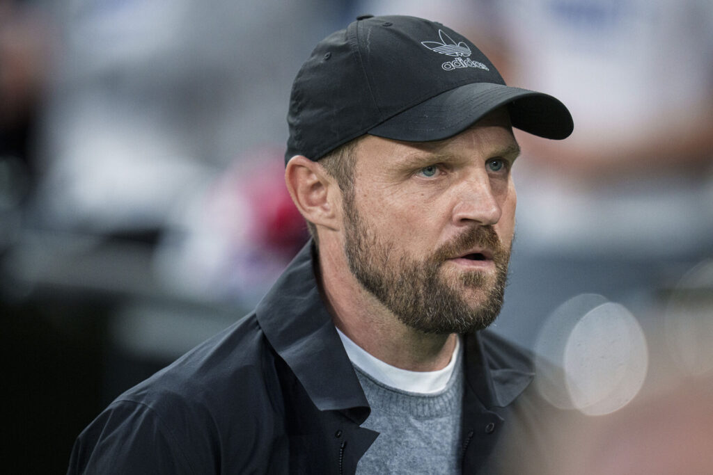 ¨FCK-træner Bo Svensson der ser seriøs ud inden kampen mod Nordsjælland
