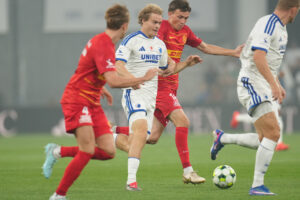 Mads Emil Madsen på bolden mod FC Nordsjælland.
