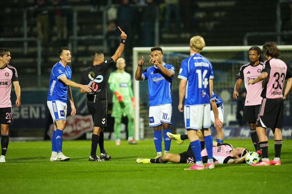 Lyngby BK, Silkeborg IF, Simon Colyn rødt kort