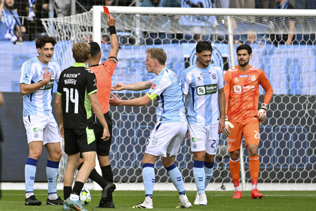 Stefan Velkov fik rødt kort i sin Sønderjyske-debut.