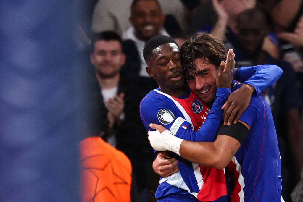 Ousmane Dembele og Ferran Torres jubler under Champions League-opgøret mod Slovan Bratislava den 9. september 2026.