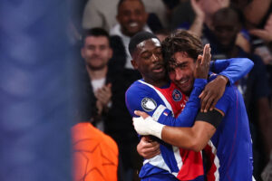 Ousmane Dembele og Ferran Torres jubler under Champions League-opgøret mod Slovan Bratislava den 9. september 2026.