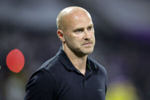 Danske Jens Berthel Askou der kigger forundrende i kampen mod LOSC Lille