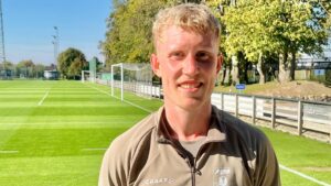 Tobias Mølgaard efter endt AGF-træning på Fredensvang.