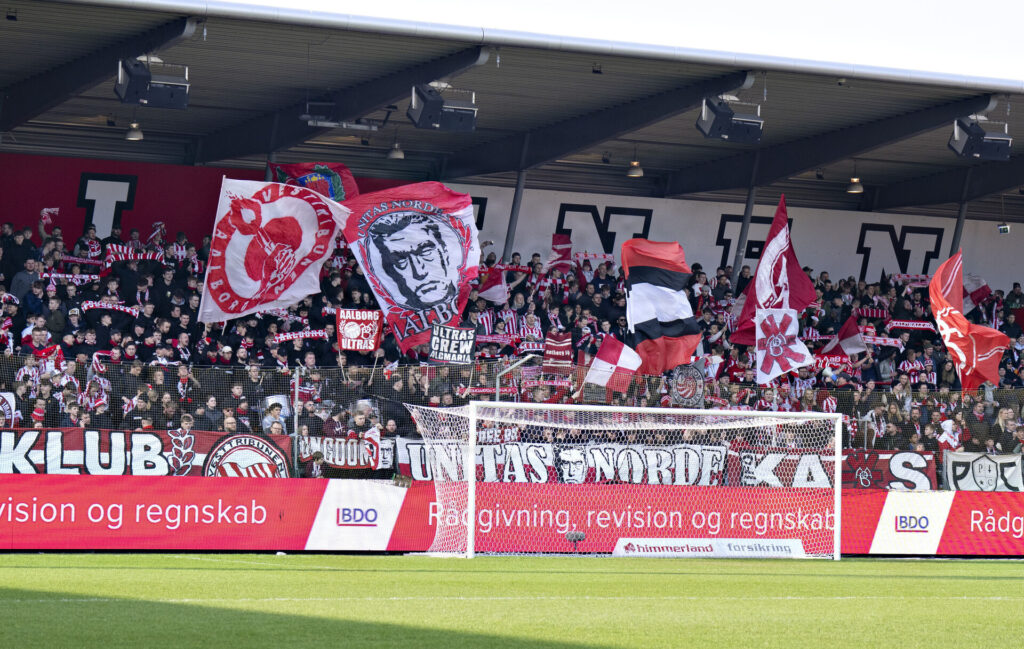 AaB-fans på Vesttribunen.