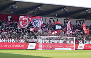 AaB-fans på Vesttribunen.