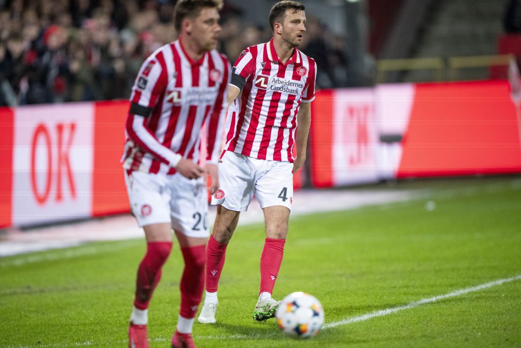Lars Kramer i kamp for AaB.