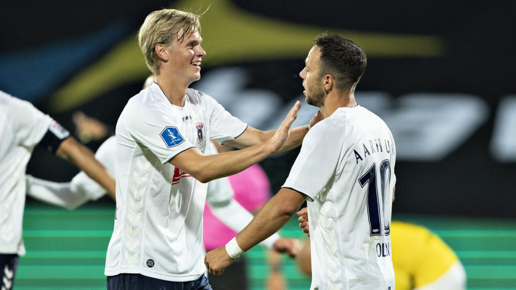 Søren Tengsted fejrer en scoring for AGF