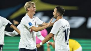 Søren Tengsted fejrer en scoring for AGF