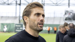 Jakob Poulsen, der bliver interviewet inden en AGF-kamp