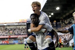 James Bogere og Frederik Emmery jubler over en scoring.
