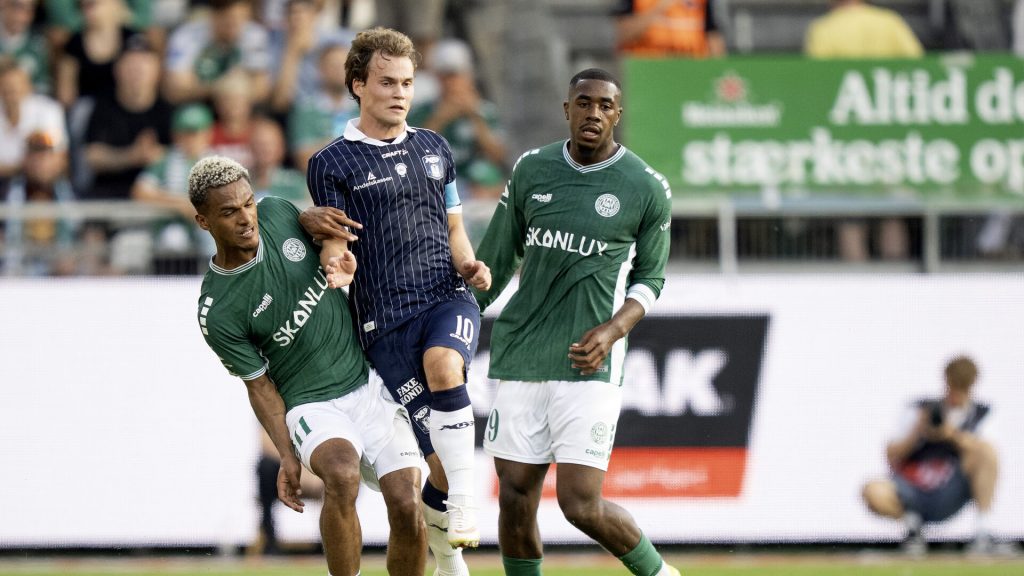 Kristian Arnstad i kamp mod Viborg FF.