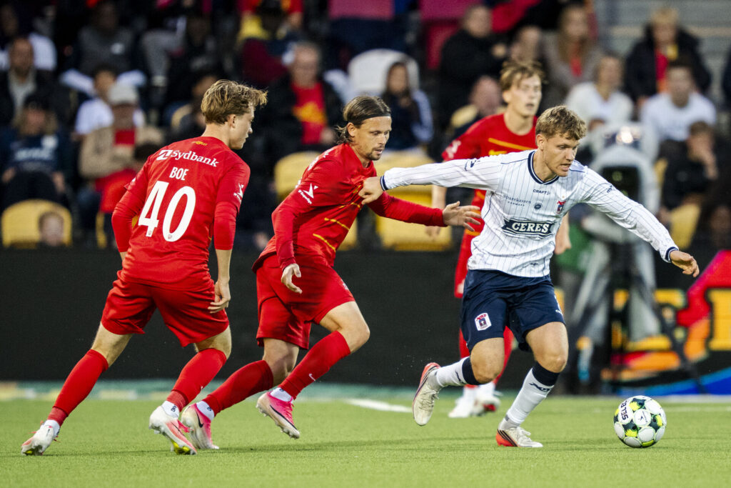 Sebastian Jørgensen på bolden for AGF mod FCN.