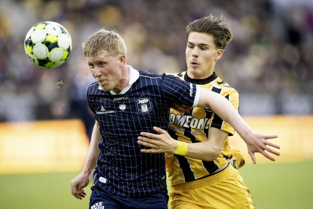 Tobias Mølgaard i aktion for AGF mod Horsens.