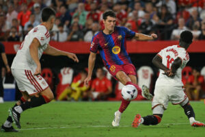 Andreas Christensen sparker til bolden.
