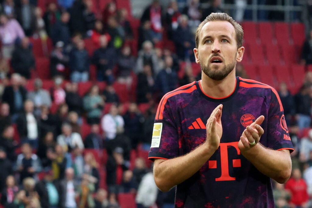 Harry Kane klapper efter en kamp for Bayern München.