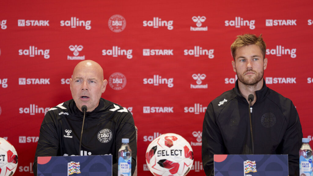 Brian Riemer sammen med Joachim Andersen på et pressemøde