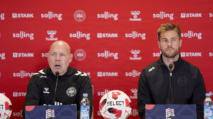 Brian Riemer sammen med Joachim Andersen på et pressemøde