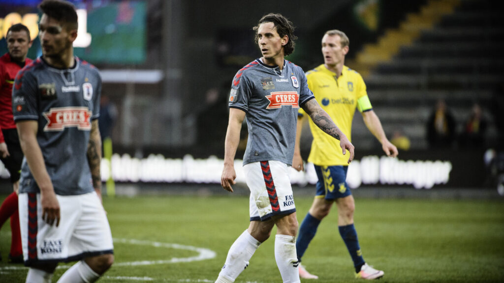Daniel A. Pedersen i kamp for AGF.
