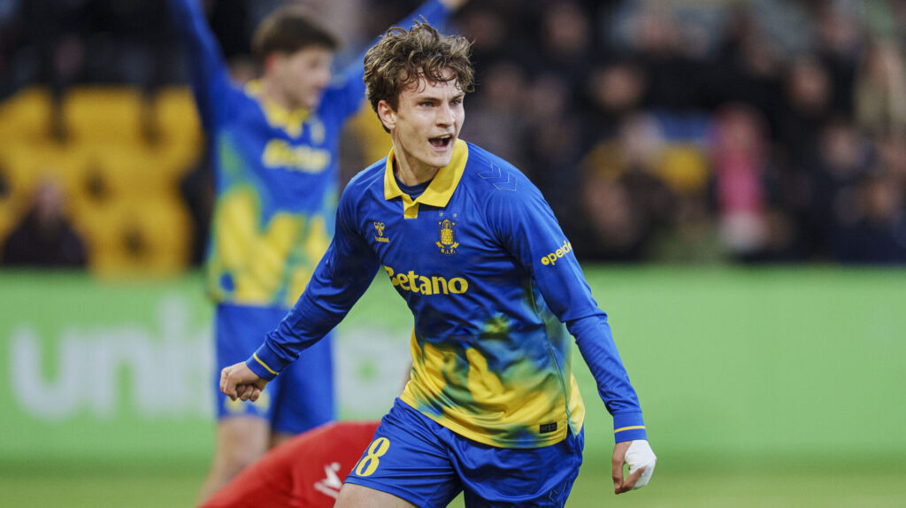Jacob Ambæk fejrer en scoring for Brøndby i sidste sæson