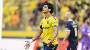 Marcus Younis brokker sig.