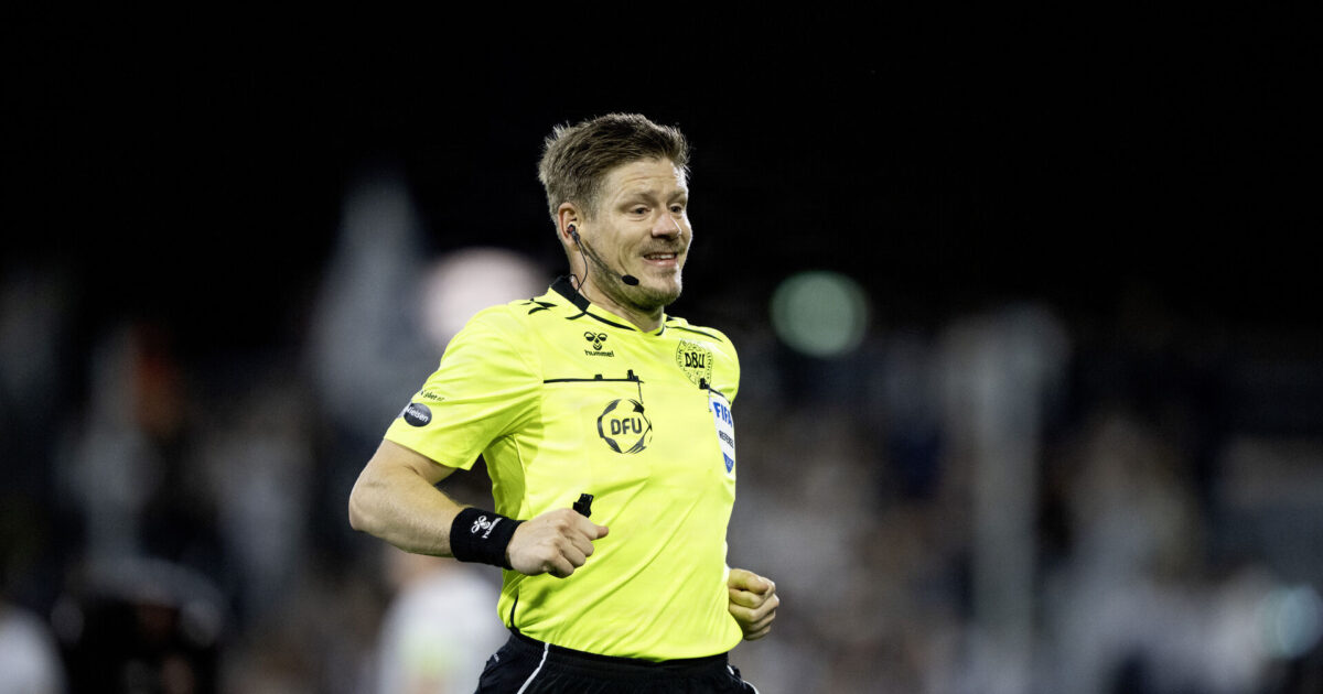 Dommer forklarer kontroversiel kendelse på Brøndby Stadion Foto: Bo Amstrup/Ritzau Scanpix