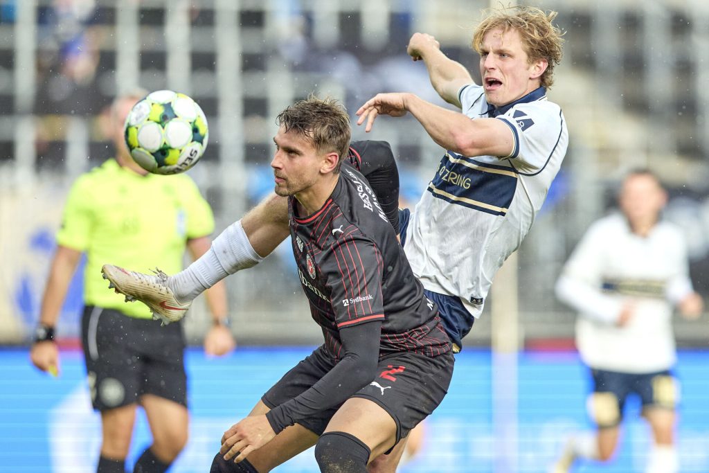 Andreas Maxsø i kamp mod FC Midtjylland.