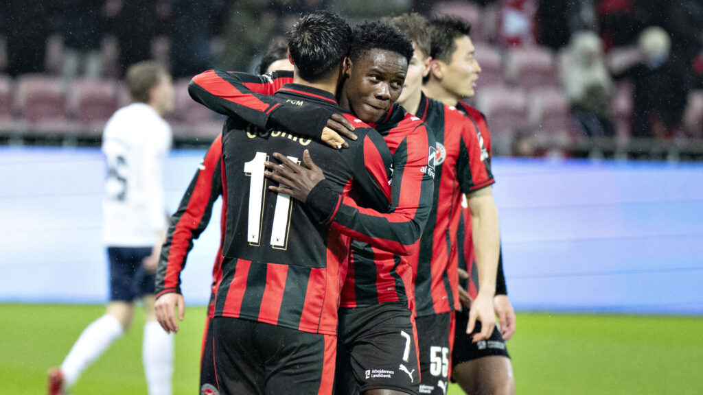 Dario Osorio og Franculino Djú fejrer en scoring for FC Midtjylland