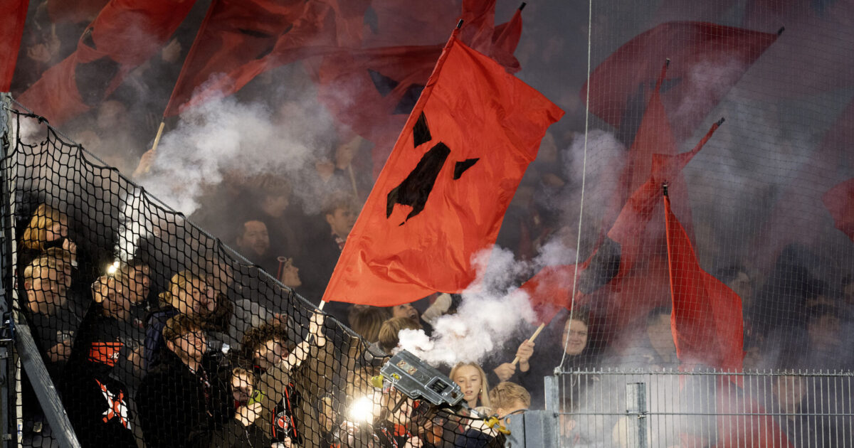 FCM-fans fik beslaglagt stor mængde pyroteknik Foto: Bo Amstrup/Ritzau Scanpix