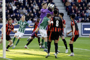 Elias Olafsson i aktion for FC Midtjylland mod Viborg FF.