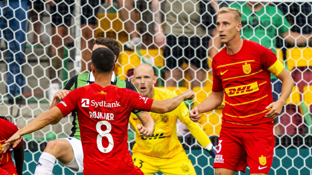 Nicklas Røjkjær og Tobias Salquist i aktion for FC Nordsjælland