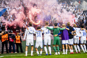 FCK's fans med romerlys.