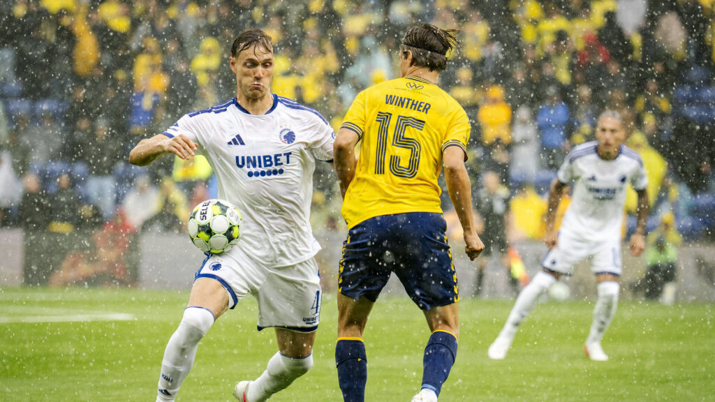 Asker Sørensen i kamp for FCK mod Brøndby IF.