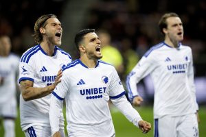 Felix Beijmo jubler sammen med Mohamed Elyounoussi.