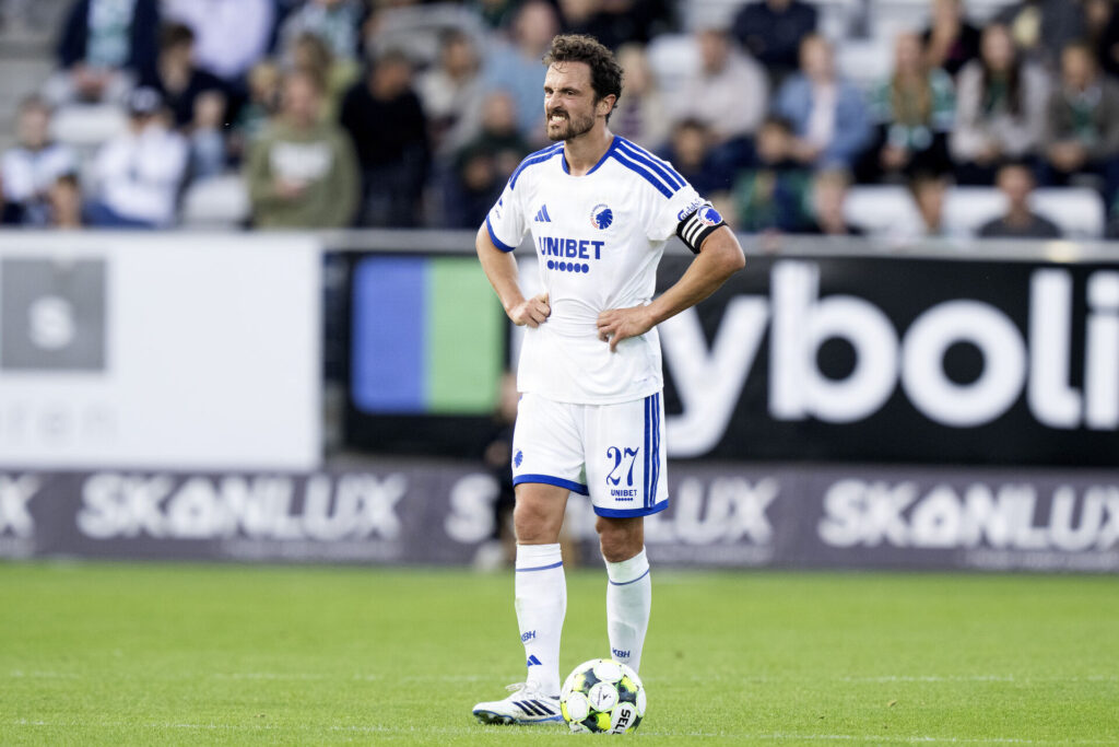 Thomas Delaney der står med hænderne i siden mod Viborg FF