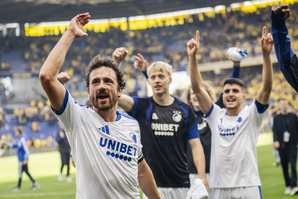 Thomas Delaney jubler på Brøndby Stadion.