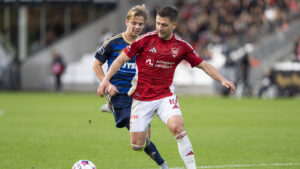 Mikkel Duelund i kamp for Vejle Boldklub.