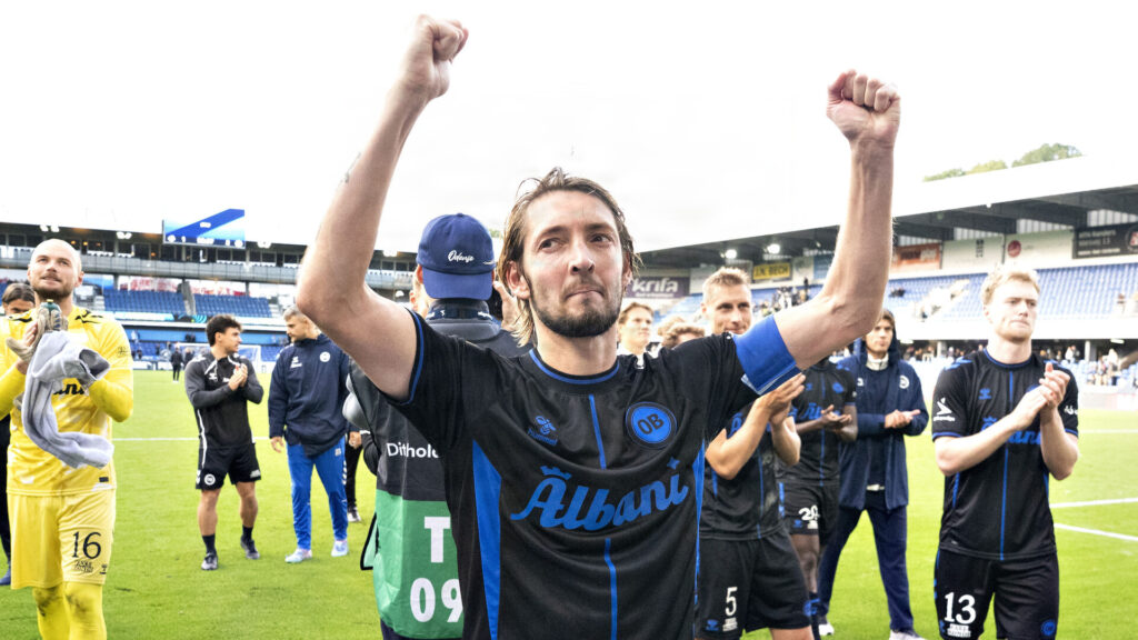 Rasmus Falk jubler.