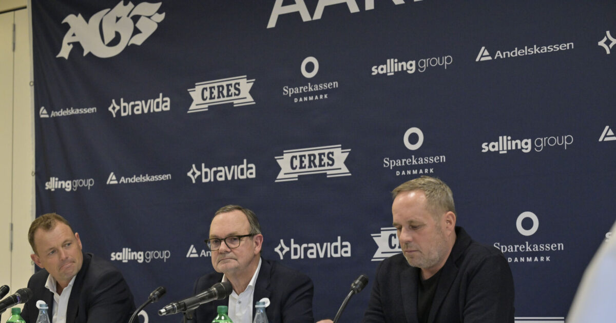 Se transferbudgettet: Løgn at kalde CV og AGF-ledelsen nærig Pressemøde hvor superligakluben AGF præsenterer ders nye fodbolddirektør Carsten V. Jensen i Fredensvang i aarhus tirsdag den 7. januar 2025. Carsten V. Jensen tiltræder med det samme i AGF og indtræder på samme tid i direktionen. Bestyrelsformand Lars Fournais, Carsten V. Jensen, Fodbolddirektør og Adm. direktør Jacob Nielsen.