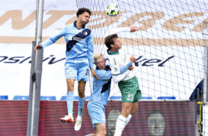 Randers FC's Sabil Hansen header til bolden i Superligaopgøret mod Viborg den 10. oktober 2026.
