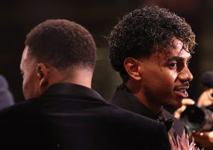 Lamine Yamal og Kylian Mbappe under årets Ballon d'Or prisuddeling.