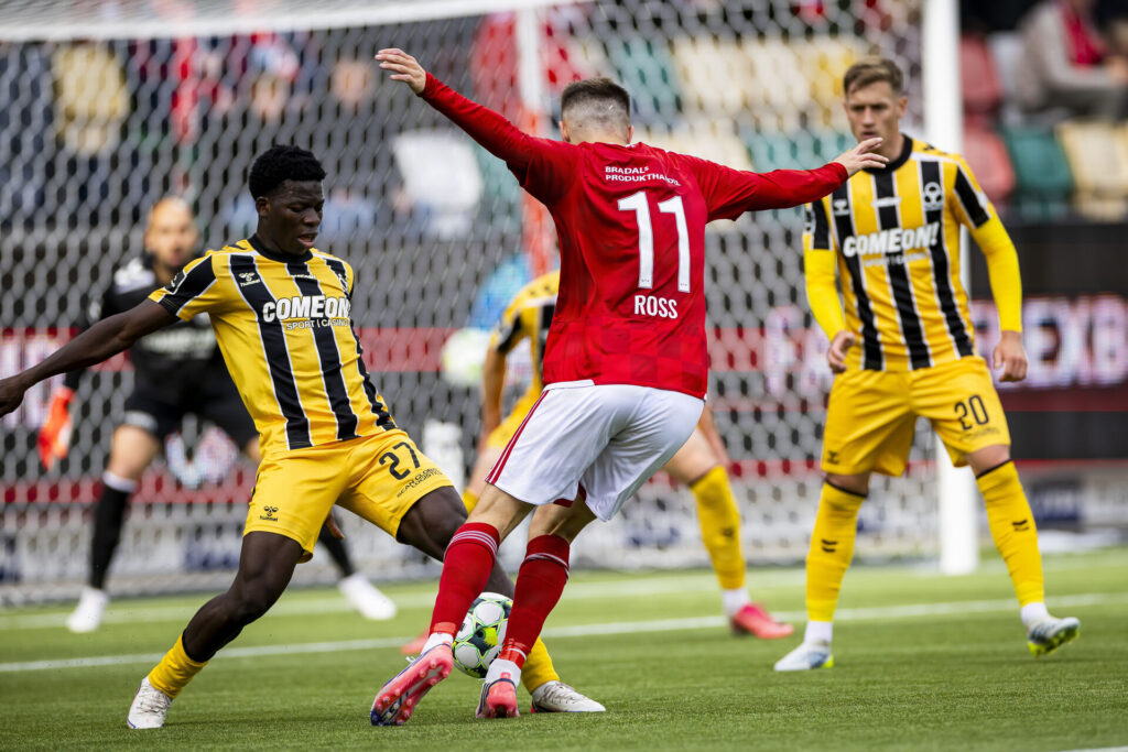 Oliver Ross i aktion mod AC Horsens, hvor han scorede et hattrick.