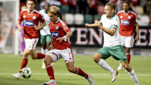 Villads Westh i aktion mod Viborg FF