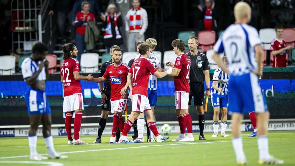 Silkeborg og OB, da de mødtes i august