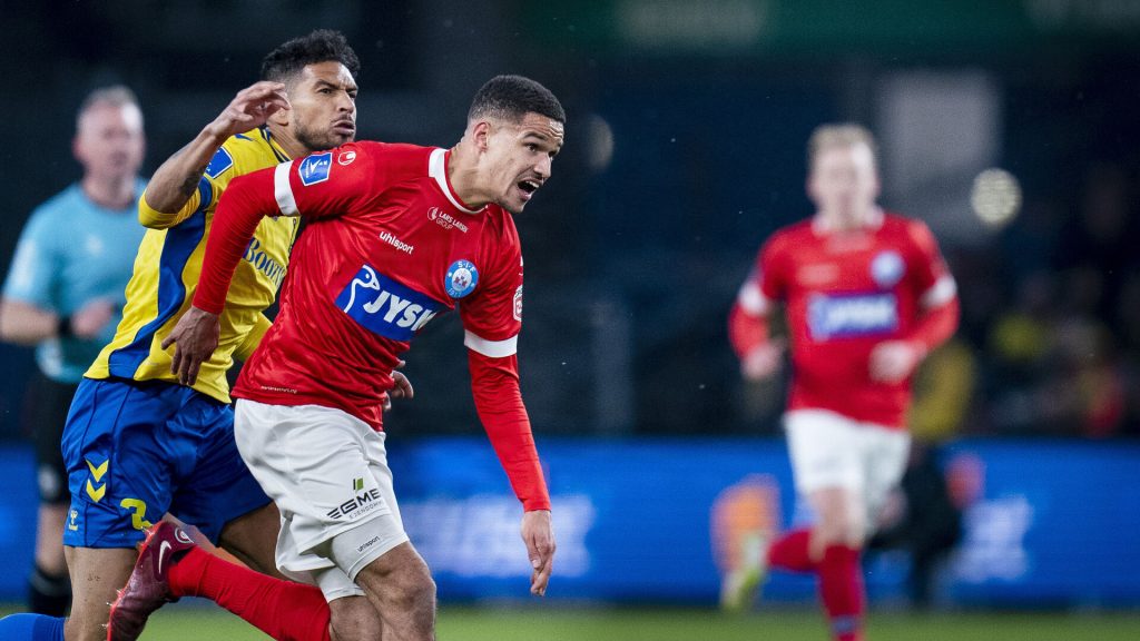 Joel Felix i kamp for Silkeborg IF.