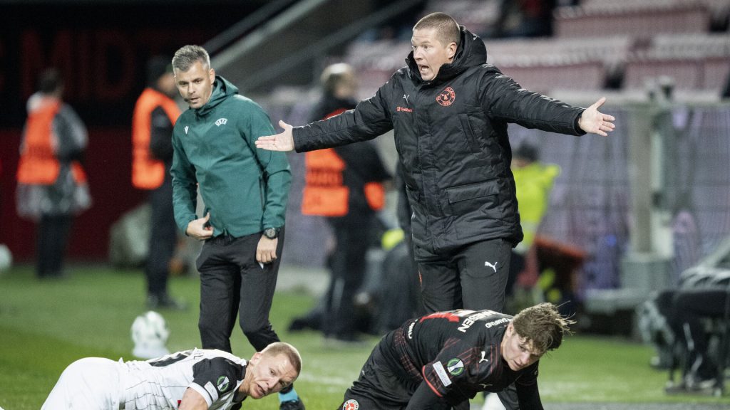 Mike Tullberg brokker sig