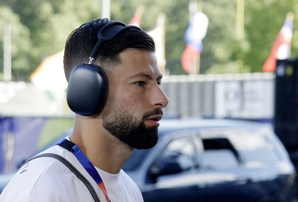 Kevin Yakob på vej til kamp for AGF.