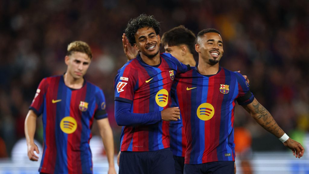 Fermin López, Lamine Yamal og Gabriel Jesus for FC Barcelona