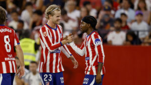 Morten Hjulmand og Ademola Lookman for Atlético Madrid